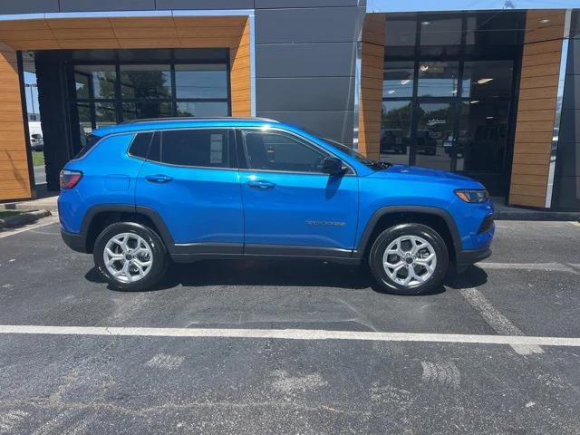 2025 Jeep Compass COMPASS LATITUDE 4X4