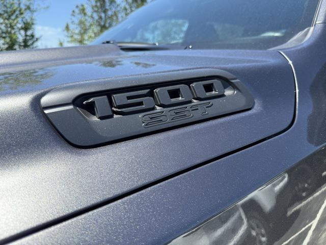 2025 RAM Ram 1500 RAM 1500 WARLOCK CREW CAB 4X4 57 BOX
