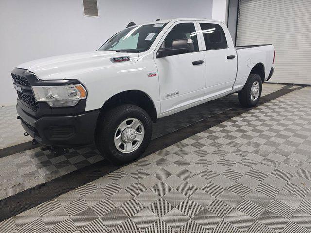 2022 RAM 3500 Tradesman Crew Cab 4x4 64 Box