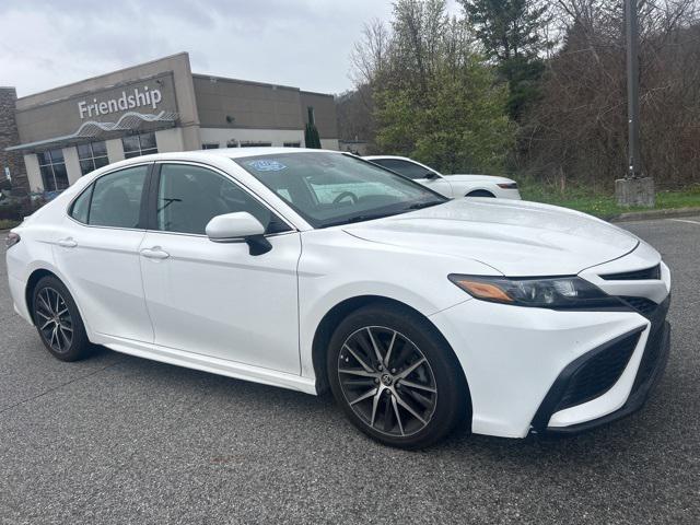 2022 Toyota Camry SE AWD