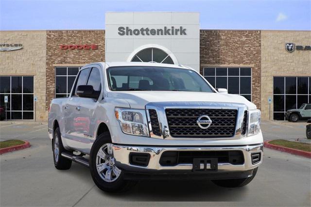 2018 Nissan TITAN SV