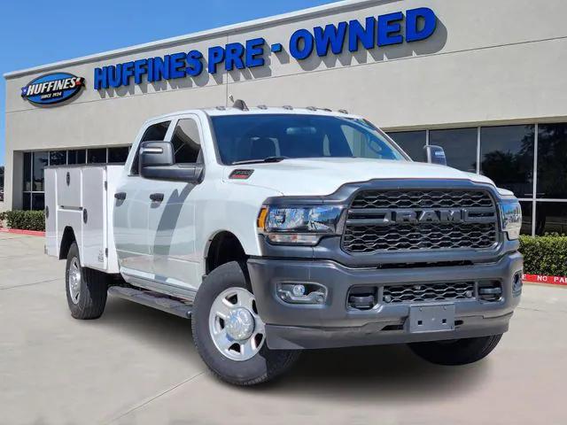 2023 RAM 3500 Tradesman Crew Cab 4x4 8 Box