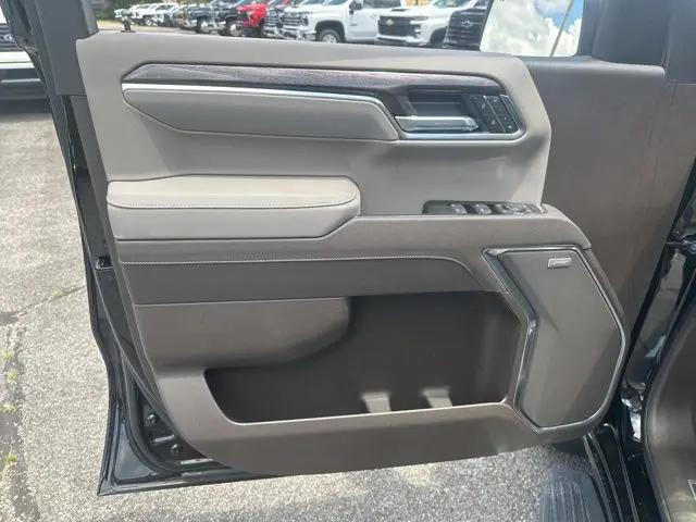 2025 Chevrolet Silverado 1500 4WD Crew Cab Short Bed LTZ