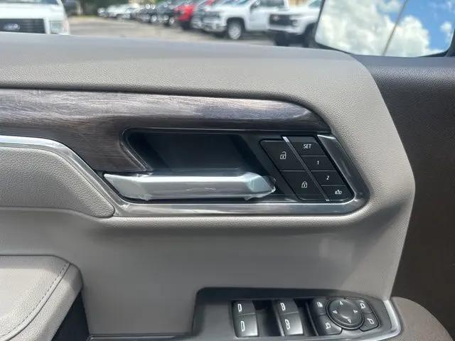 2025 Chevrolet Silverado 1500 4WD Crew Cab Short Bed LTZ