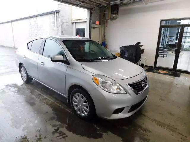 2013 Nissan Versa 1.6 SV