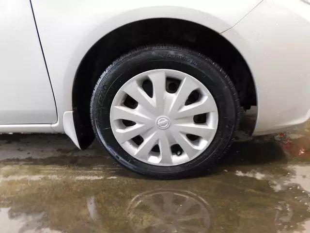 2013 Nissan Versa 1.6 SV