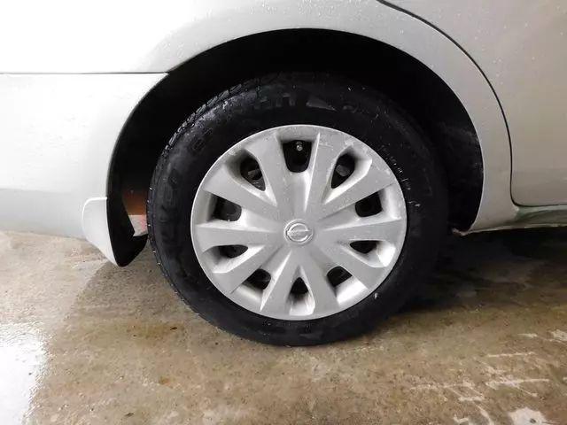 2013 Nissan Versa 1.6 SV