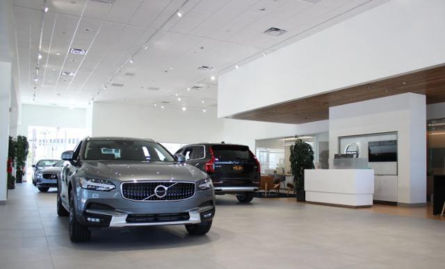 2025 Volvo XC40 B5 Core Bright Theme