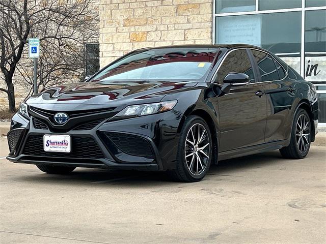 2023 Toyota Camry SE Hybrid