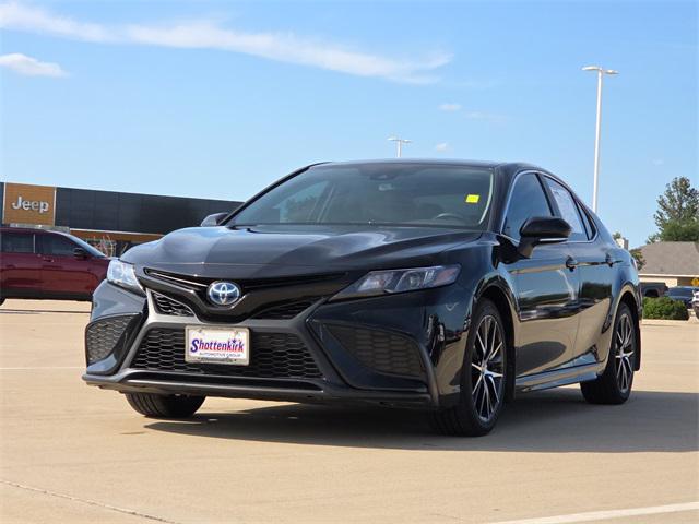 2023 Toyota Camry SE Hybrid