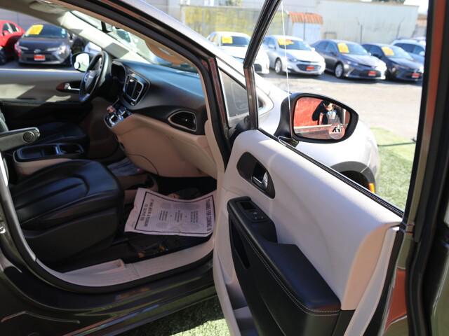 2020 Chrysler Voyager LXI