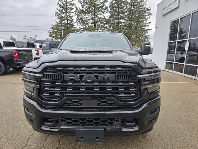 2025 RAM Ram 3500 RAM 3500 LIMITED CREW CAB 4X4 8 BOX