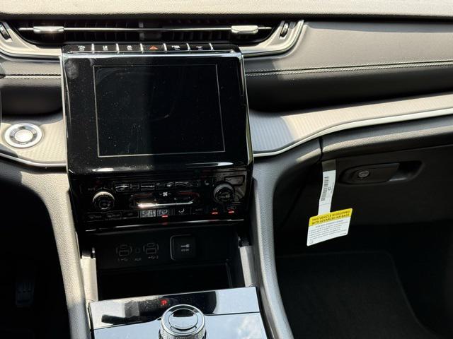 2025 Jeep Grand Cherokee GRAND CHEROKEE LAREDO X 4X2
