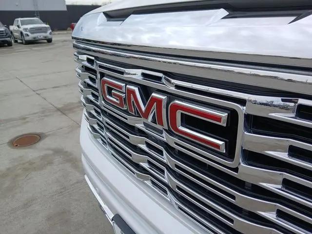 2024 GMC Sierra 1500 4WD Crew Cab Short Box Denali