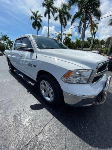 2017 Ram 1500 SLT Crew Cab 4x2 6'4" Box