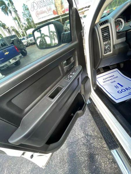 2019 Ram 1500 Classic Express Crew Cab 4x2 5'7" Box