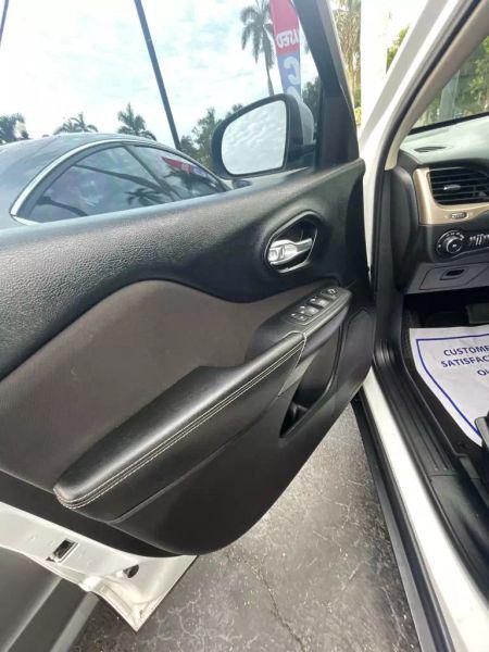 2016 Jeep Cherokee Altitude