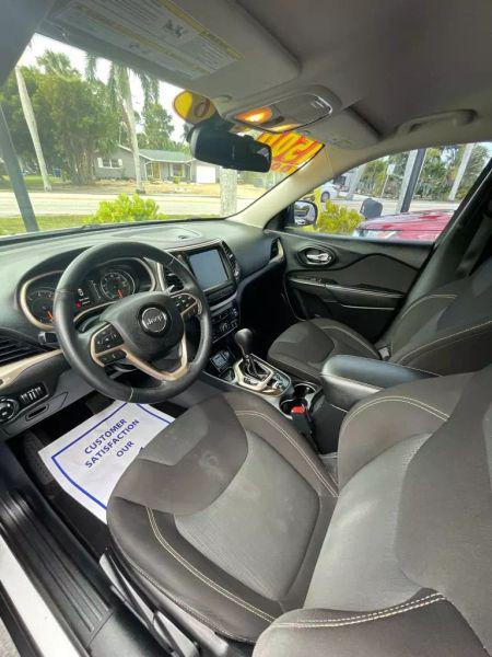 2016 Jeep Cherokee Altitude
