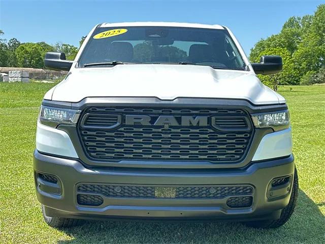 2025 RAM Ram 1500 RAM 1500 TRADESMAN QUAD CAB 4X2 64 BOX