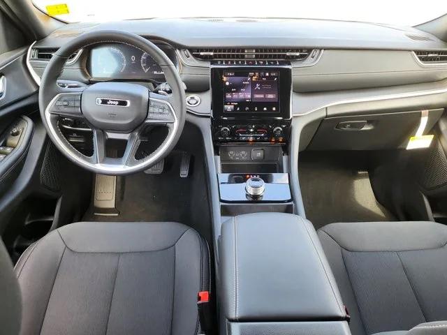 2025 Jeep Grand Cherokee GRAND CHEROKEE L LAREDO X 4X2