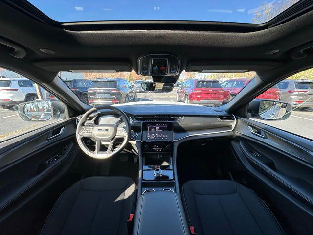 2025 Jeep Grand Cherokee GRAND CHEROKEE L LAREDO X 4X4