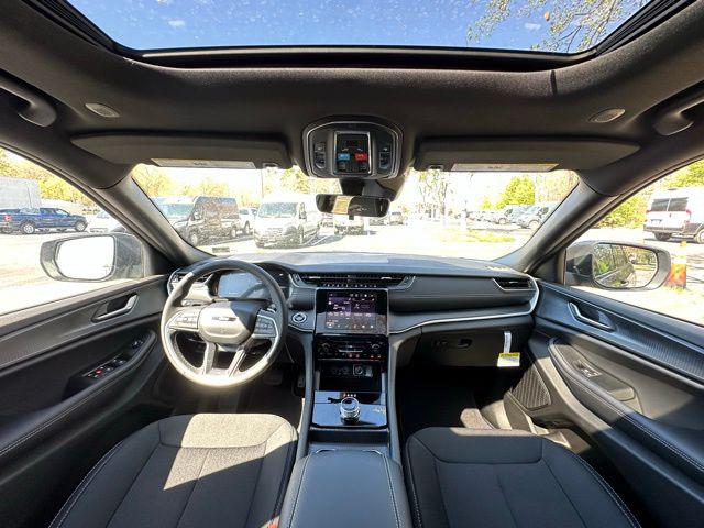 2025 Jeep Grand Cherokee GRAND CHEROKEE L LAREDO X 4X4