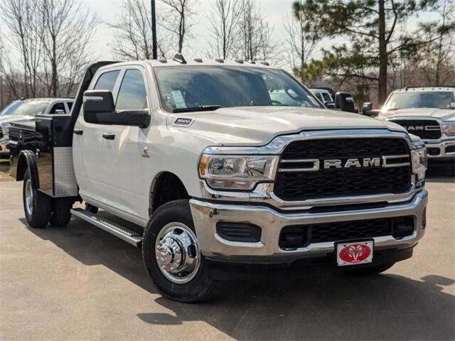 2024 RAM Ram 3500 Chassis Cab RAM 3500 TRADESMAN CREW CAB CHASSIS 4X4 60 CA