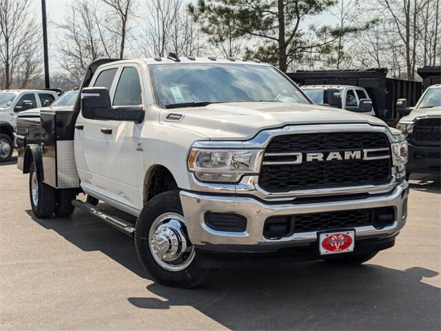 2024 RAM Ram 3500 Chassis Cab RAM 3500 TRADESMAN CREW CAB CHASSIS 4X4 60 CA