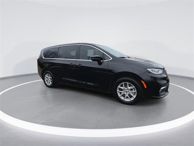 2025 Chrysler Pacifica PACIFICA SELECT