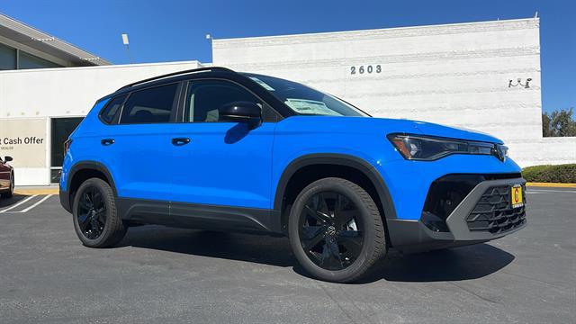 2025 Volkswagen Taos 1.5T SE Black for sale in Corona, CA