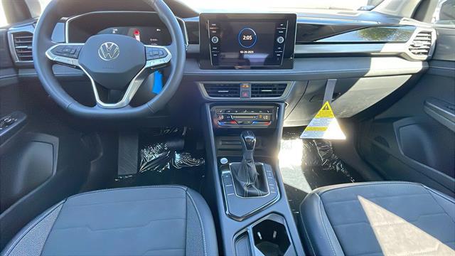 2025 Volkswagen Taos 1.5T SE Black