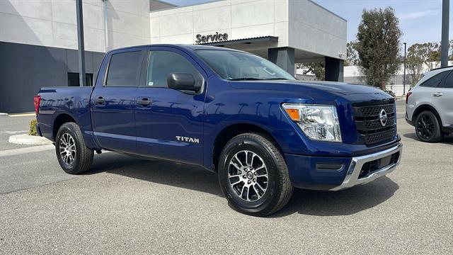 Nissan Titan SV Crew Cab RWD