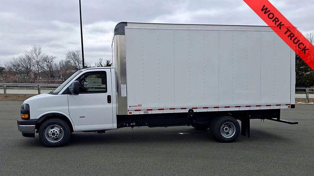 2025 GMC Savana Cutaway Work Van