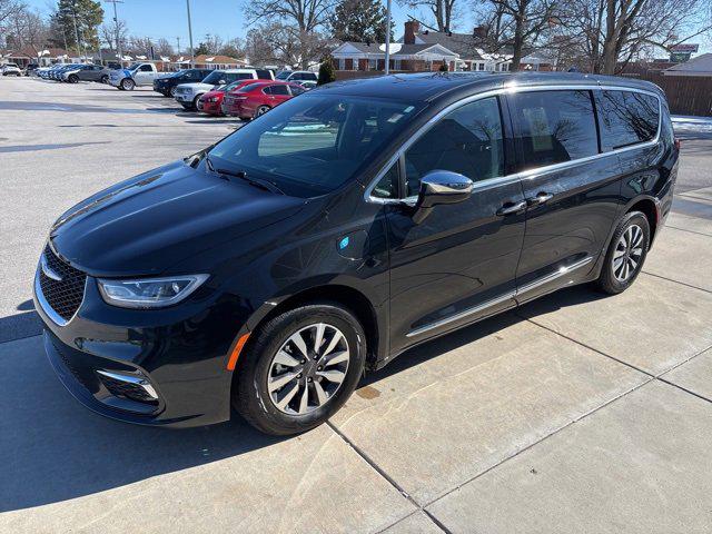 2023 Chrysler Pacifica Hybrid Limited