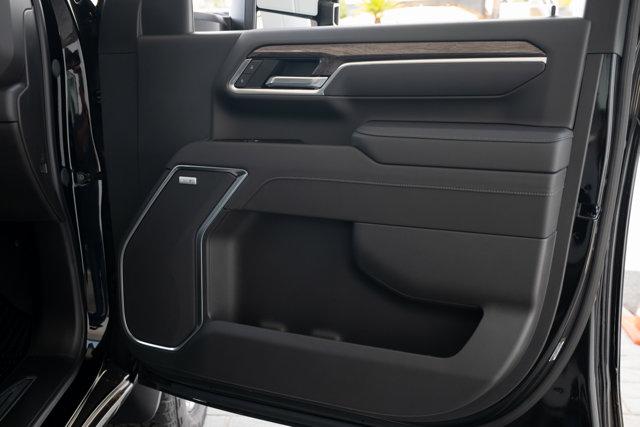 2025 Chevrolet Silverado 2500HD 4WD Crew Cab Standard Bed LTZ