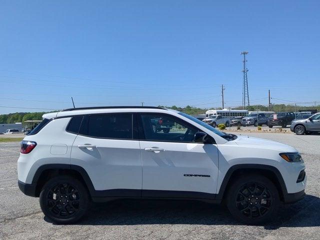 2025 Jeep Compass COMPASS LATITUDE 4X4