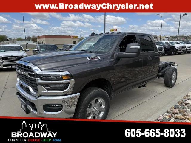 2025 RAM Ram 3500 Chassis Cab RAM 3500 TRADESMAN CREW CAB CHASSIS 4X4 60 CA