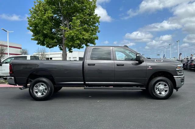 2025 RAM Ram 3500 RAM 3500 TRADESMAN CREW CAB 4X4 8 BOX