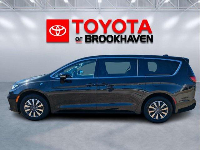 2024 Chrysler Pacifica Hybrid Select