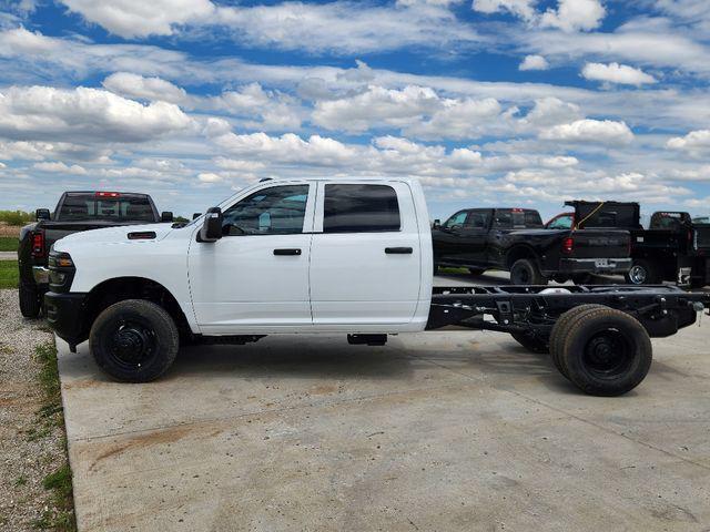 2025 RAM Ram 3500 Chassis Cab RAM 3500 TRADESMAN CREW CAB CHASSIS 4X4 60 CA