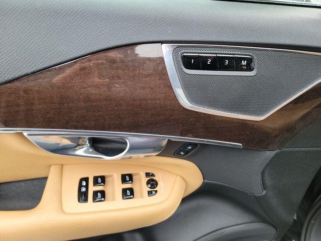 2018 Volvo XC90 T6 Momentum