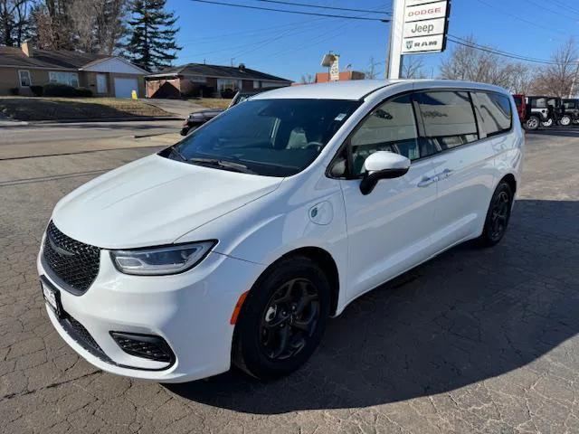 2023 Chrysler Pacifica Hybrid Touring L