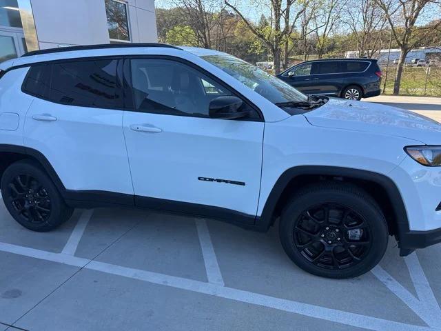 2025 Jeep Compass COMPASS LATITUDE 4X4