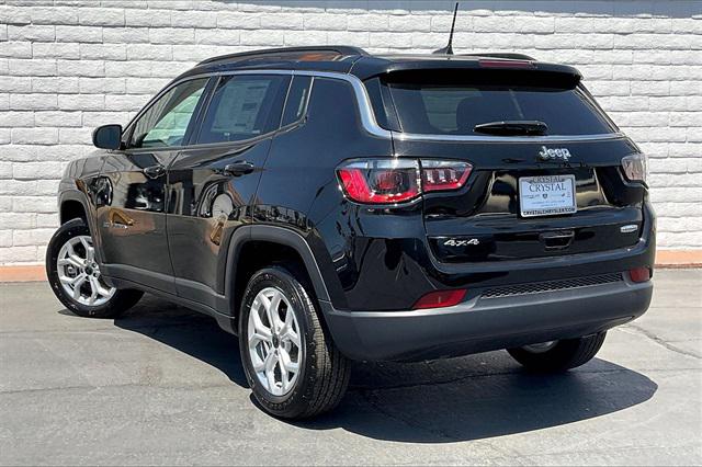 2025 Jeep Compass COMPASS LATITUDE 4X4
