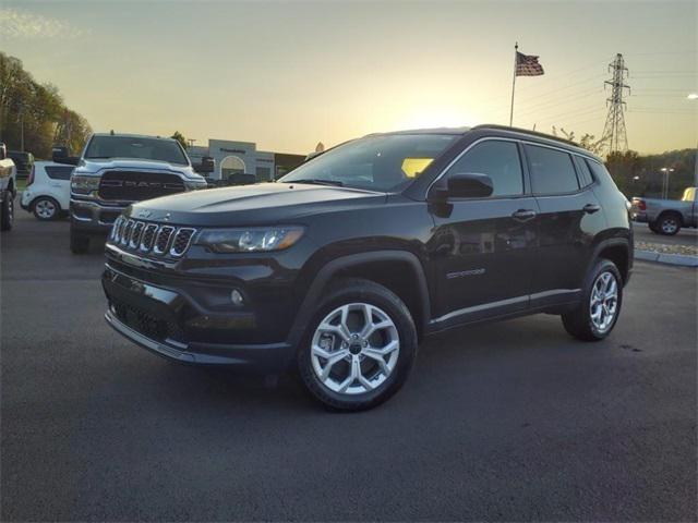 2025 Jeep Compass COMPASS LATITUDE 4X4