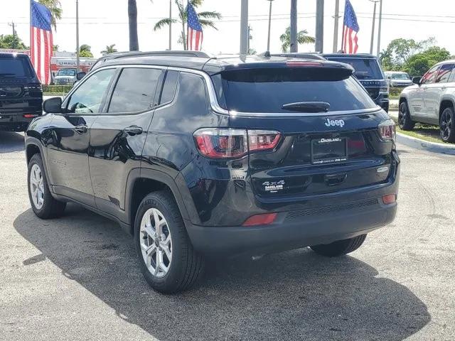 2025 Jeep Compass COMPASS LATITUDE 4X4