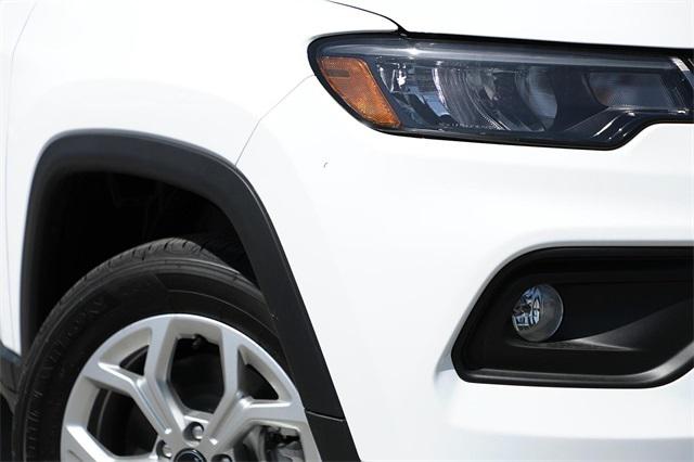 2025 Jeep Compass COMPASS LATITUDE 4X4