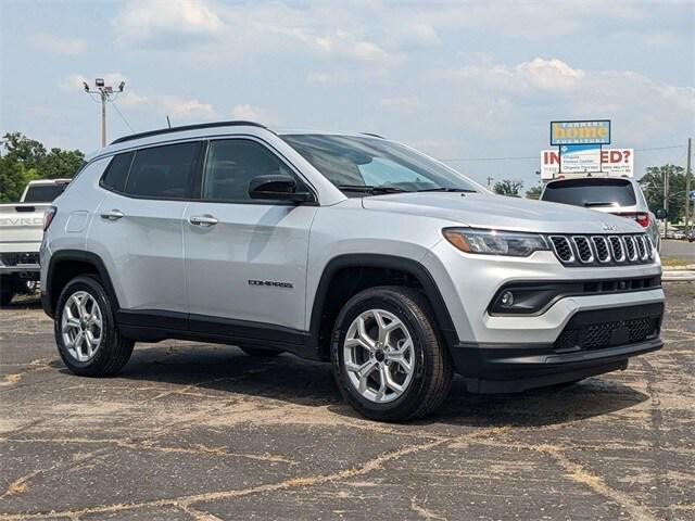 2025 Jeep Compass COMPASS LATITUDE 4X4