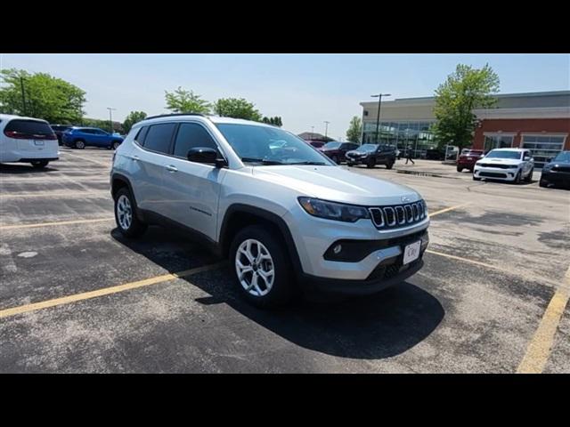 2025 Jeep Compass COMPASS LATITUDE 4X4