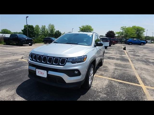 2025 Jeep Compass COMPASS LATITUDE 4X4